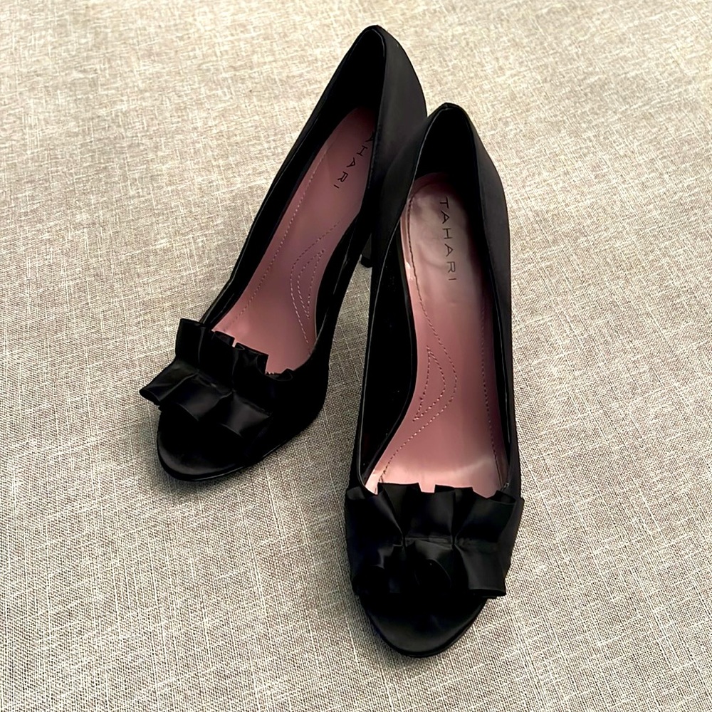 Perfect wedding guest heels- Tahari Sloan